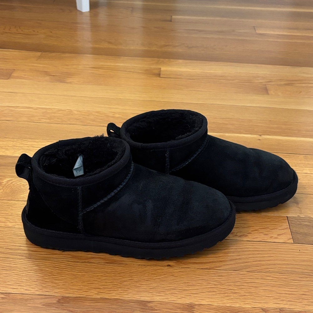 UGG Classic Ultra Mini. Black size 8. - Picture 3 of 5